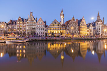 Belgien, Gent, Altstadt, Graslei, historische Häuser am Fluss Leie in der Abenddämmerung - WDF003375