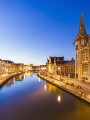 Belgien, Gent, Altstadt, Korenlei, historische Häuser am Fluss Leie zur blauen Stunde - WDF003378