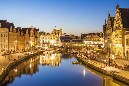 Belgien, Gent, Altstadt, Korenlei und Graslei, historische Häuser am Fluss Leie zur blauen Stunde - WDF003380