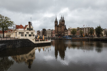 Netherlands, Amsterdam, View of Amstel and Sint-Nicolaaskerk - EVGF002488