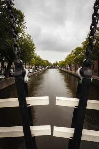 Niederlande, Amsterdam, Magere Brug, traditionelle Holzbrücke, lizenzfreies Stockfoto