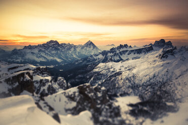 Italienische Alpen im Winter bei Sonnenuntergang - GIOF000433