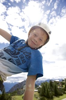 Austria, Tyrol, Rofan mountains, young boy climbing - JEDF000265