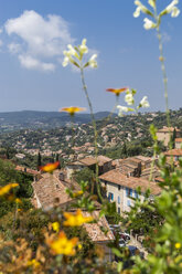 Frankreich, Bormes-les-Mimosas, Blick auf das Dorf - JUNF000448