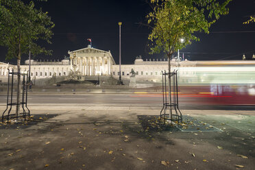 Austria, Vienna, Tramway in front of the Austrian Parliament - OPF000088