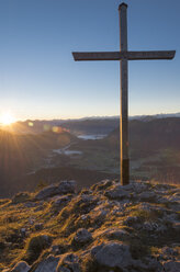 Österreich, Tirol, Kufstein, Blick vom Pendling bei Sonnenaufgang - MKFF000263
