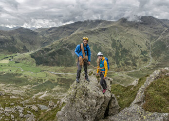 UK, Lake District, Great Langdale, scrambling at Pike of Stickle - ALRF000100