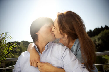 Couple kissing under blue sky - TOYF001455