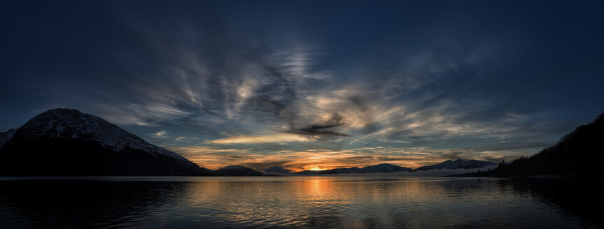 Vereinigtes Königreich, Schottland, Loch Linnhe bei Sonnenuntergang - ALR000110