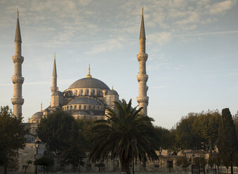 Türkei, Istanbul, Blaue Moschee im Morgenlicht - FCF000786
