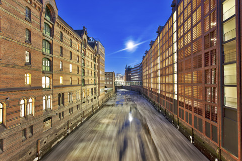 Deutschland, Hamburg, Speicherstadt bei Nacht, lizenzfreies Stockfoto