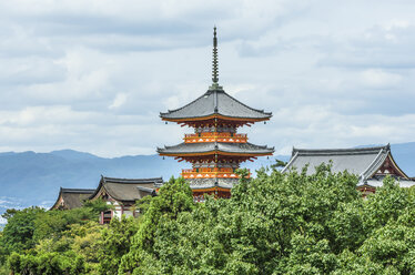 Japan, Honshu, Kyoto, Kaiserstadt, Kiyomizu-dera-Tempelanlage - THAF001443