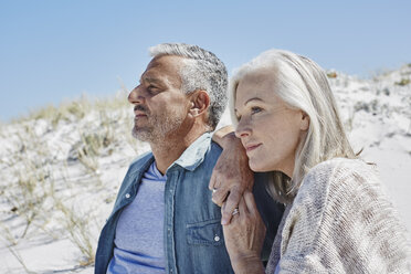 Couple at the beach - RORF000138