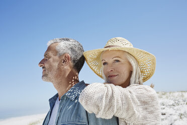 Couple at the beach - RORF000140