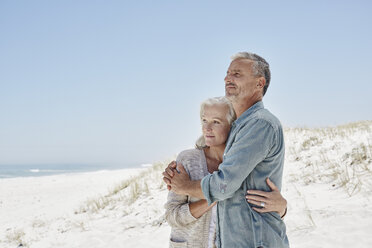 Couple at the beach - RORF000167