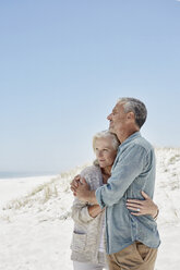 Couple at the beach - RORF000168