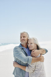 Couple at the beach - RORF000170