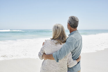 Couple at the beach - RORF000171