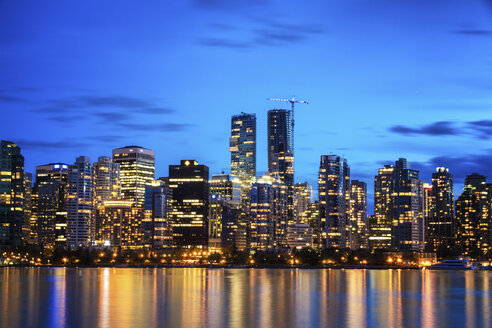 Canada, Vancouver, view to skyline at dusk seen from Stanley Park - SMAF000388