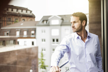 Portrait of pensive businessman looking at distance - UUF006012