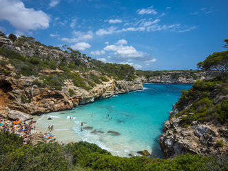 Spanien, Balearen, Mallorca, Blick auf die Bucht Calo des Moro - AMF004389