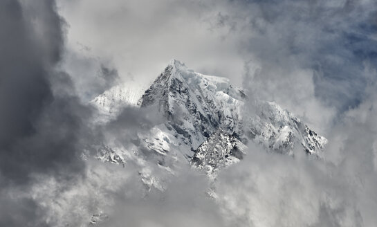 Nepal, Himalaya, Khumbu, Berge in Wolken - ALRF000119