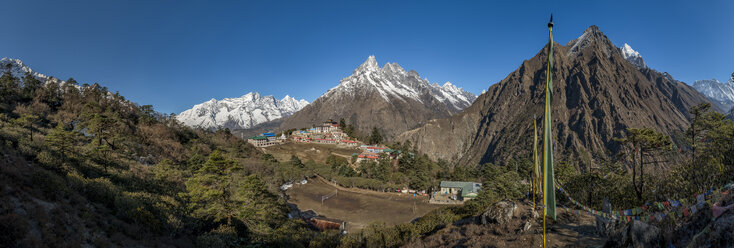 Nepal, Himalaya, Khumbu, Tengboche in den Bergen - ALRF000127