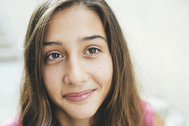 Portrait of smiling girl - GEMF000472