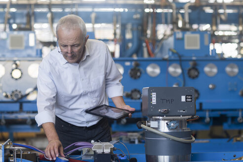 Engineer with digital tablet controlling industrial plant - SGF001962