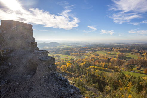 Deutschland, Bayern, Blick von Schloss Flossenburg - SARF002310