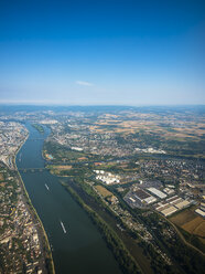 Deutschland, Mainz, Luftaufnahme des Zusammenflusses von Rhein und Main - AMF004414