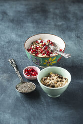 Yoghurt with chia seed, pomegranate and fruit muesli - MYF001222