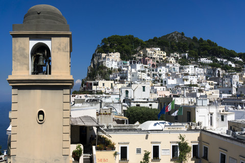 Italien, Capri, historische Altstadt, Glockenturm, lizenzfreies Stockfoto