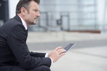 Young businessman using digital tablet - GUFF000170