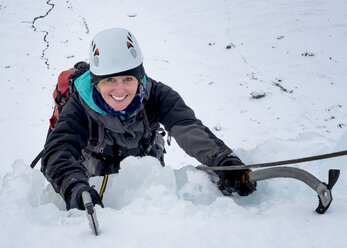 UK, Schottland, Glencoe, Ben Udlaih, Eisklettern für Frauen - ALRF000159