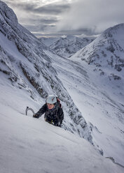 UK, Scotland, Glencoe, West Face Aonach Mor, woman ice climbing - ALRF000162