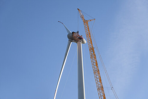 Germany, Bavaria, setting up of a wind turbine - TCF004928