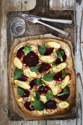 Flammkuchen mit Roter Bete, Karotte und Feldsalat - EVGF002519