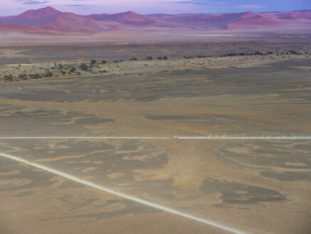 Afrika, Namibia, Hardap, Hammerstein, Kulala Wilderness Reserve, Tsaris Mountains, Blick auf das Tsauchab-Flussbett, Wadi - AMF004428