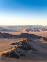 Afrika, Namibia, Hardap, Hammerstein, Kulala Wilderness Reserve, Tsaris Berge, Sossusvlei Region, Namib Wüste bei Sonnenuntergang - AMF004438