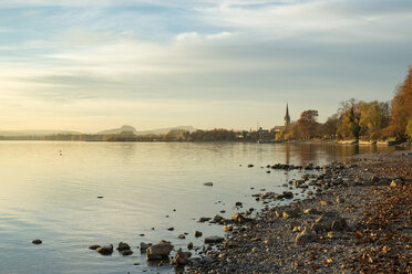 Deutschland, Bodensee, Radolfzell im Herbst - ELF001716