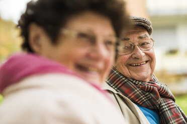 Smiling senior couple outdoors - UUF006120