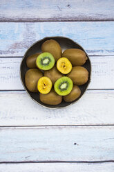 Green and golden kiwis in bowl - LVF004183