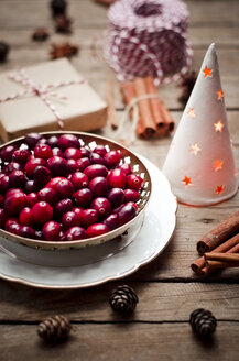 Bowl of fresh cranberries at Christmas time - CZF000229