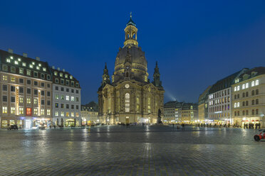 Deutschland, Sachsen, Dresden, Frauenkirche am Abend - RJF000537
