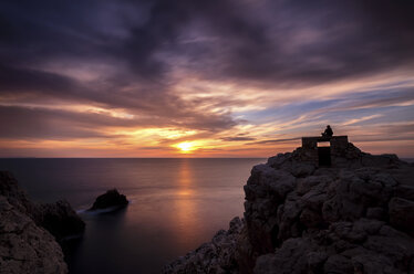 Spanien, Balearen, Menorca, Punta Nati, Sonnenuntergang beobachten, Aussicht - SMA000398