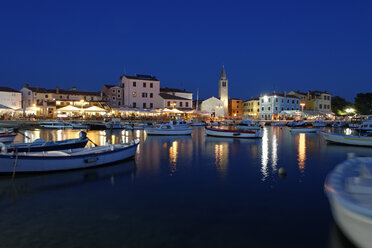 Croatia, Istria, Fazana, harbour at night - LBF001285