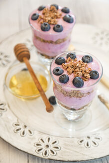 Blueberry yoghurt with muesli, honey - SARF002324