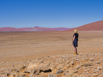 Africa, Namibia, Hardap, Hammerstein, Tsaris Mountains, female tourist standing in the namib desert - AMF004453