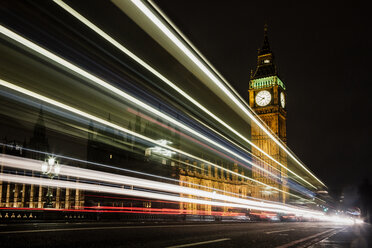 UK, London, Blick auf den beleuchteten Big Ben bei Nacht - MAUF000082